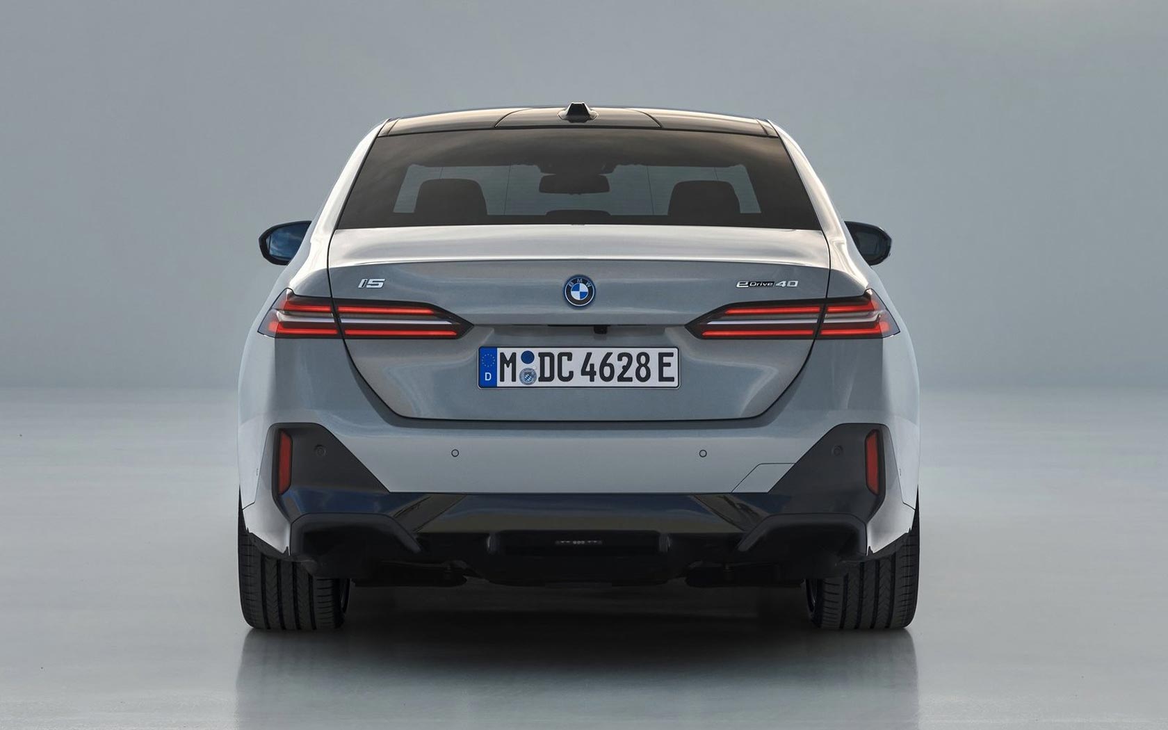  BMW i5 