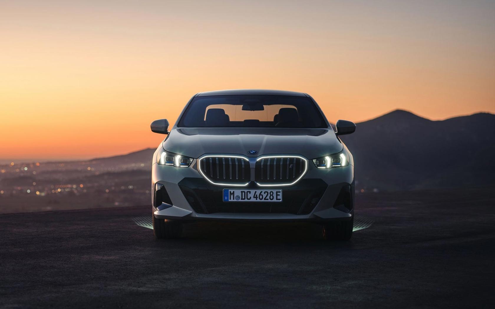  BMW i5 