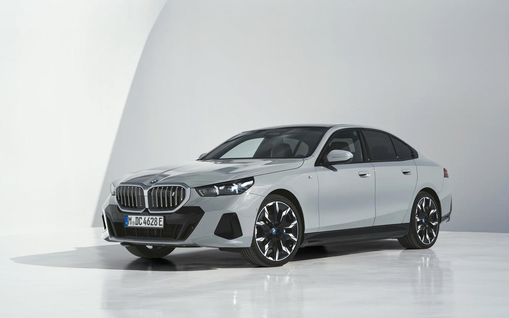  BMW i5 