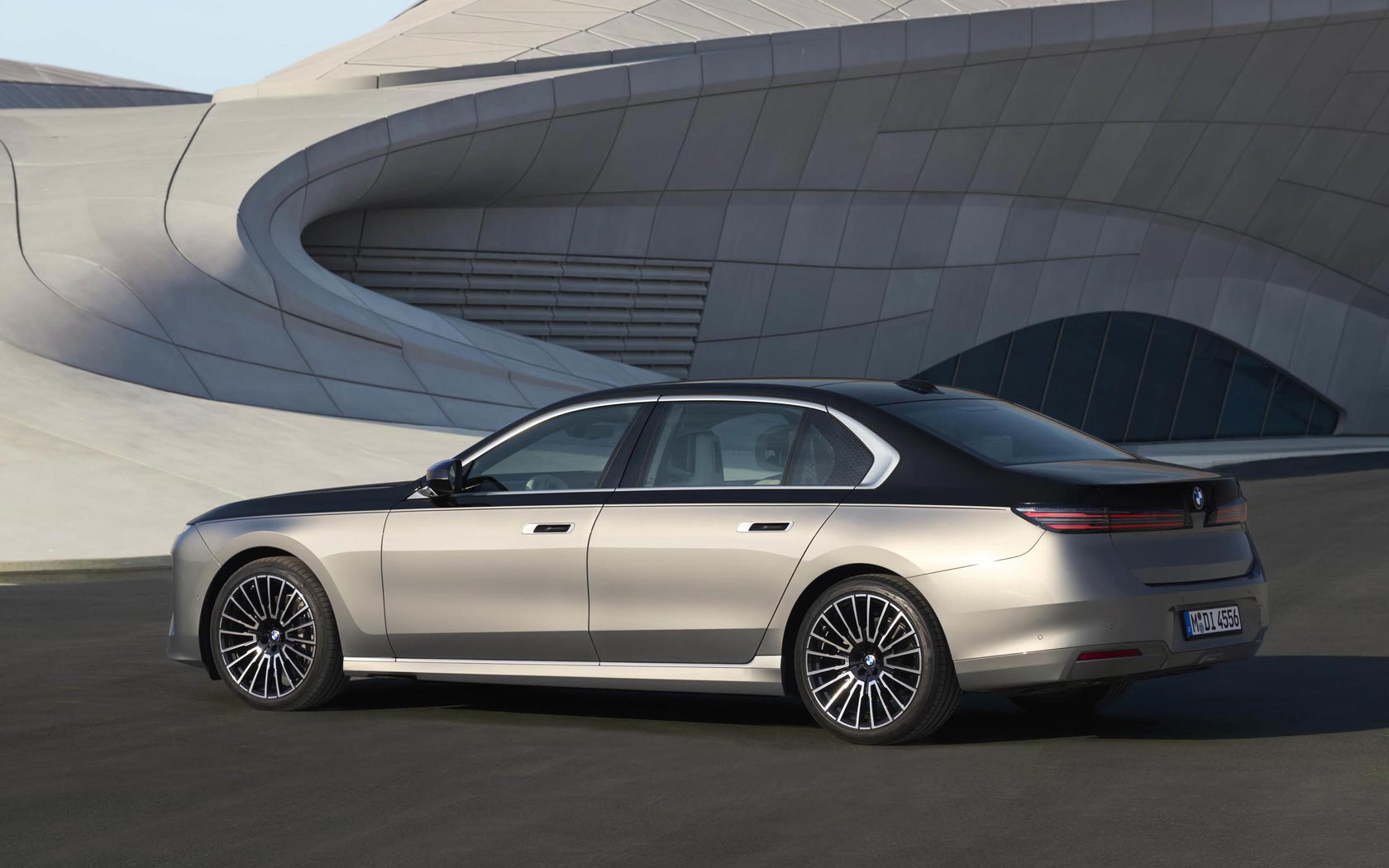 ���� BMW 7-series 