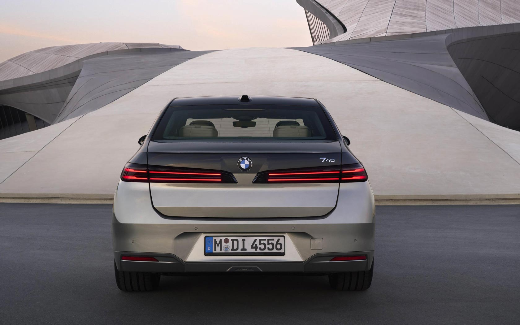 ���� BMW 7-series 