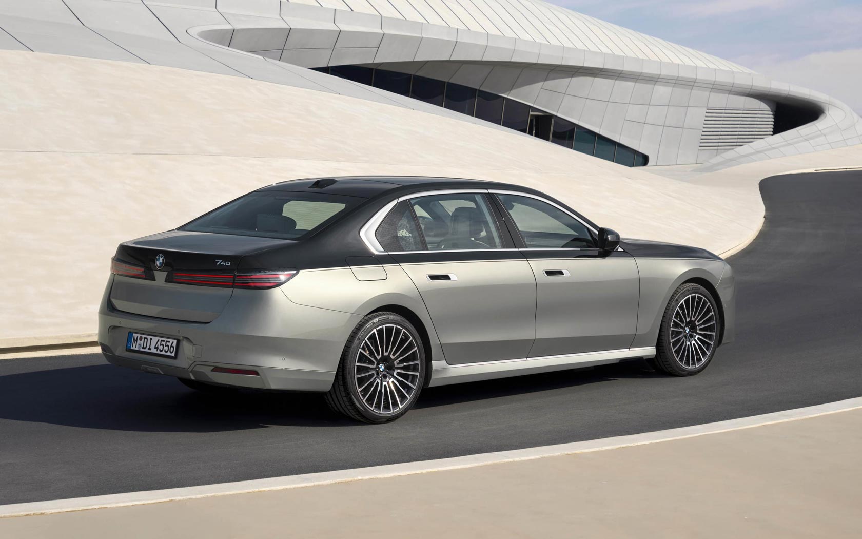 ���� BMW 7-series 