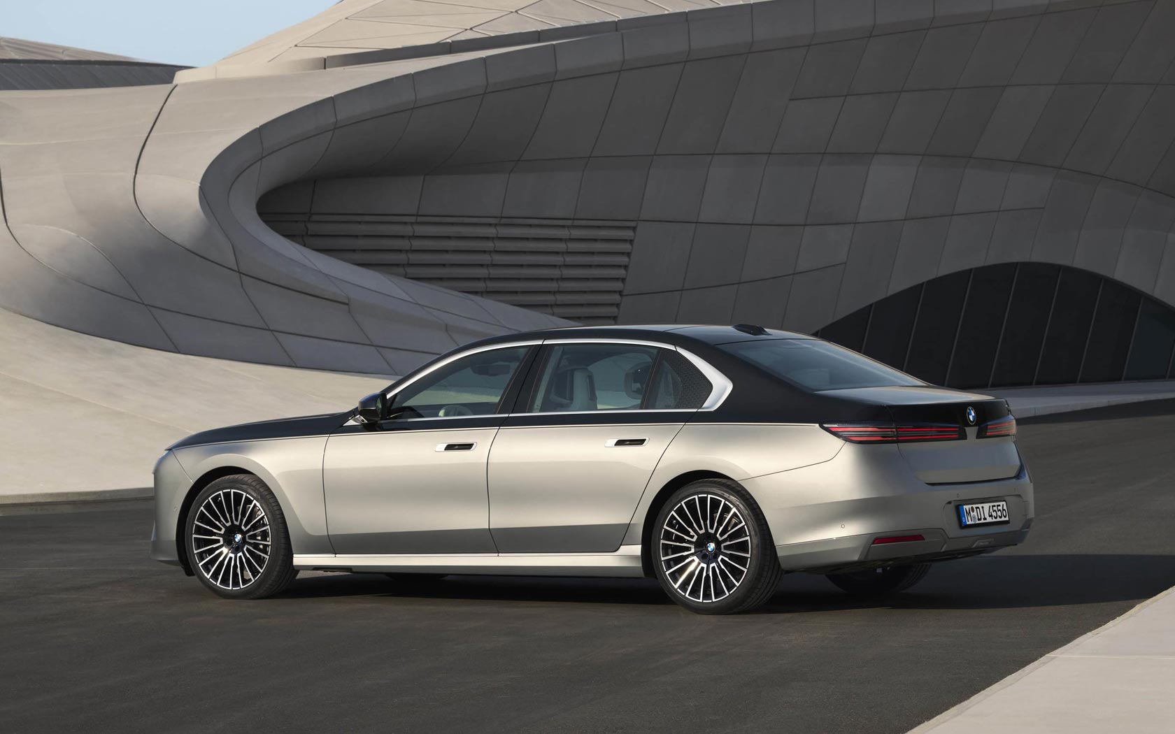 ���� BMW 7-series 