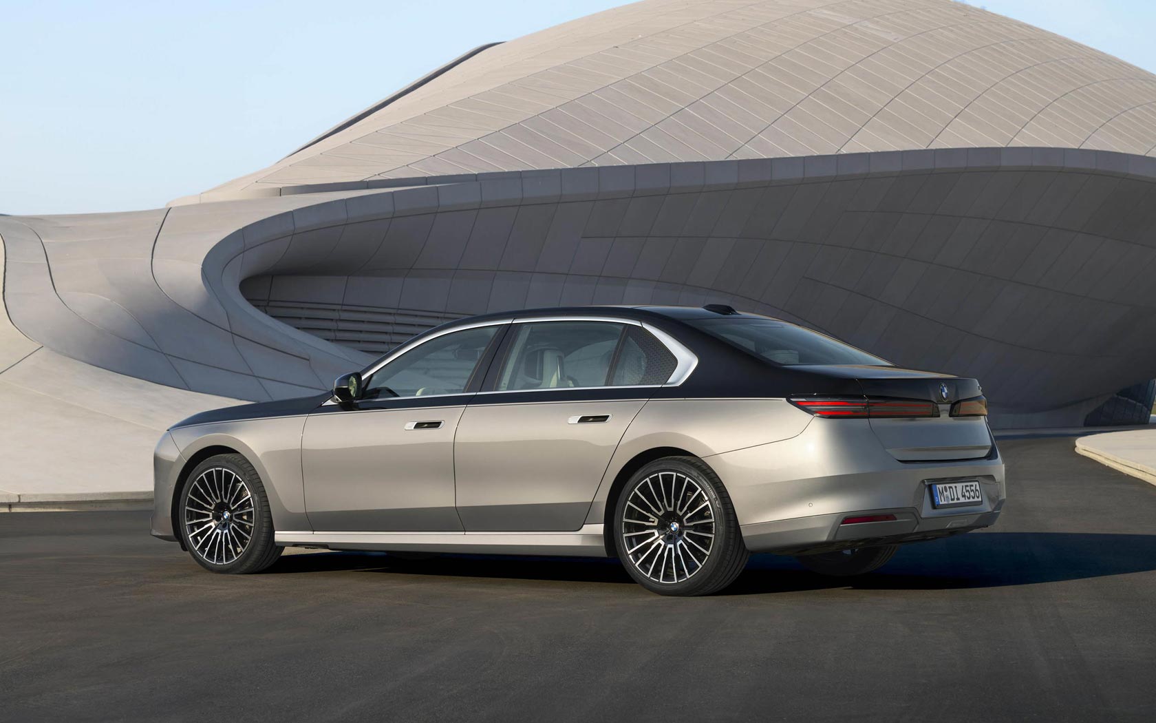 ���� BMW 7-series 