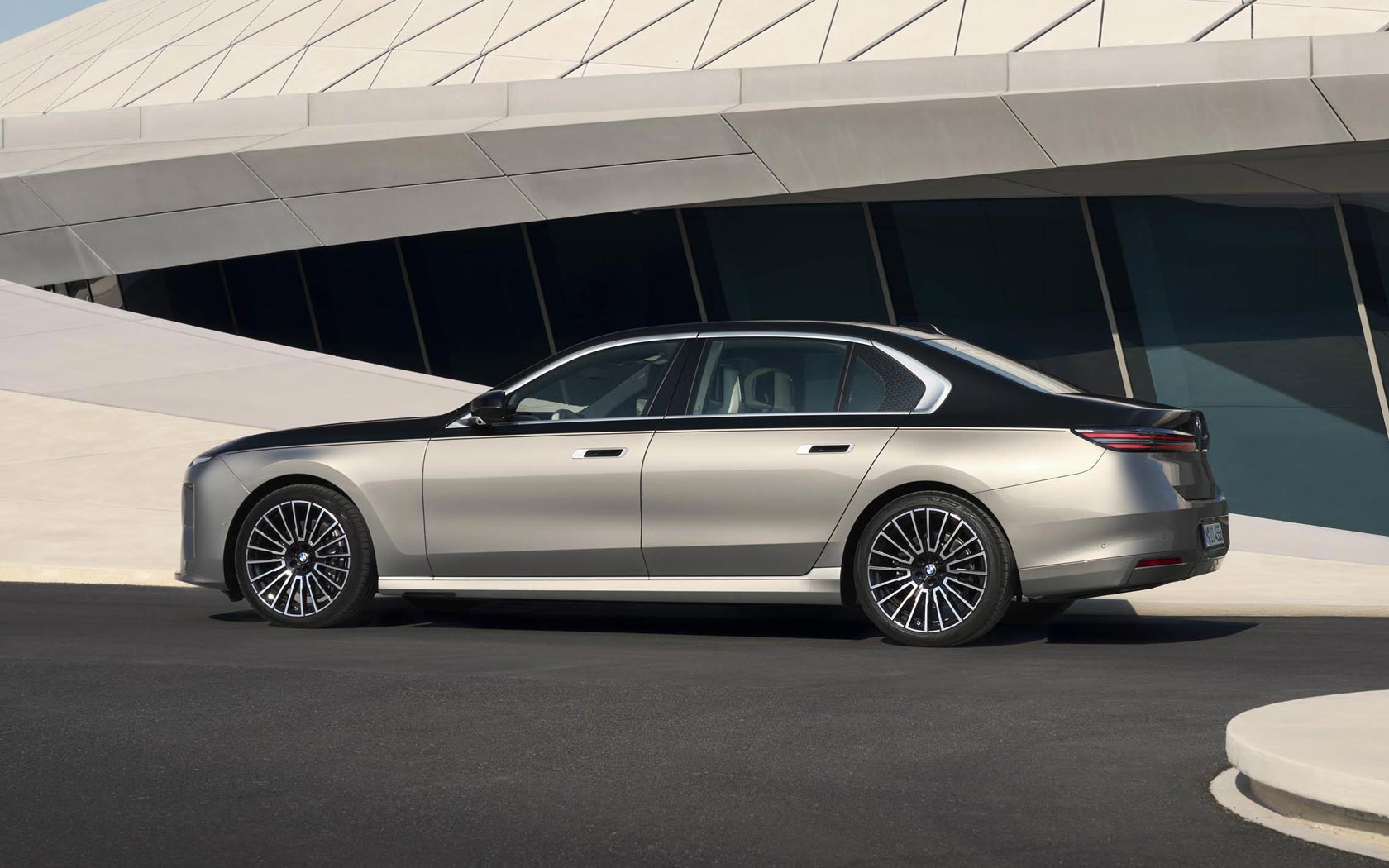 ���� BMW 7-series 