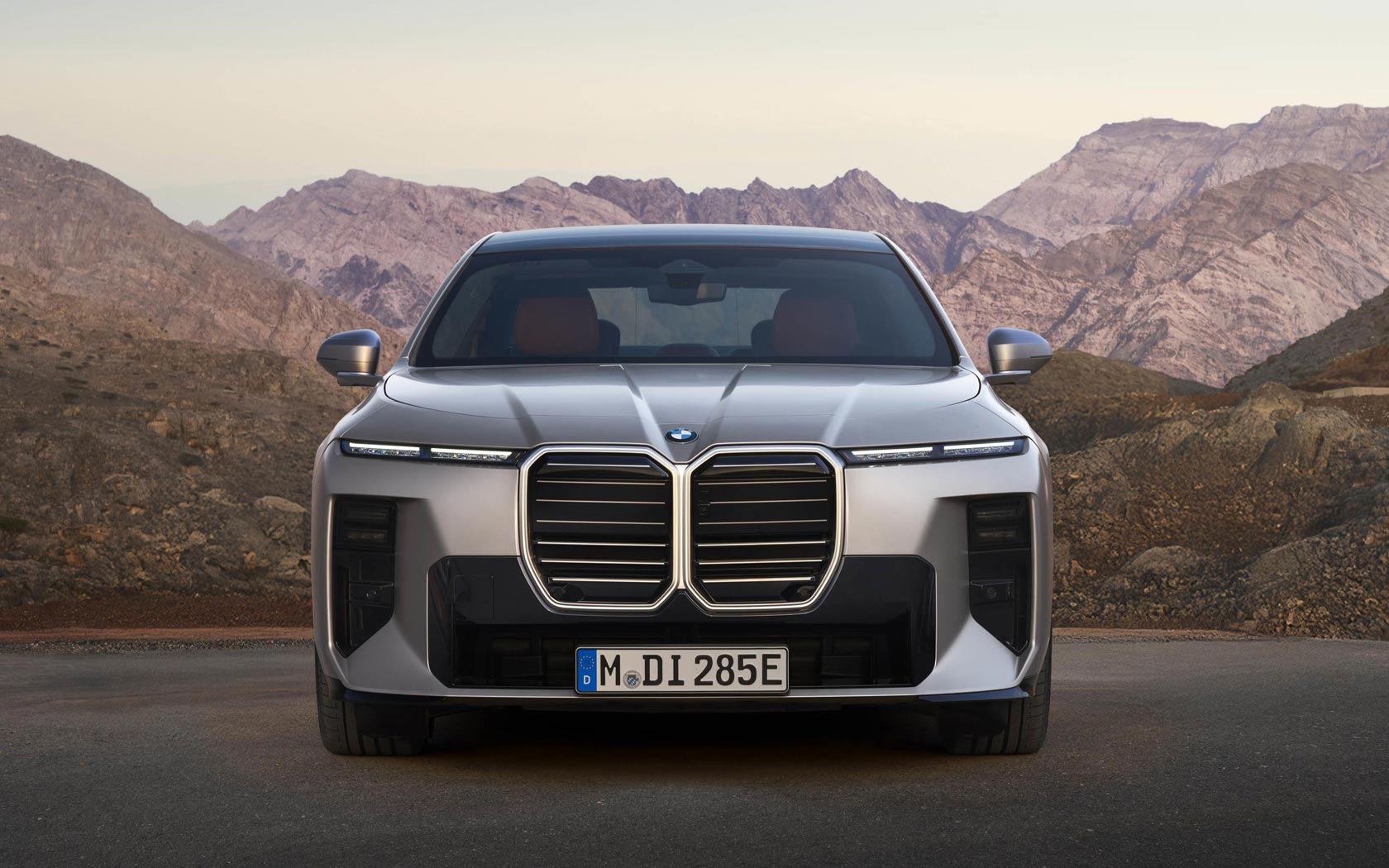 ���� BMW i7 