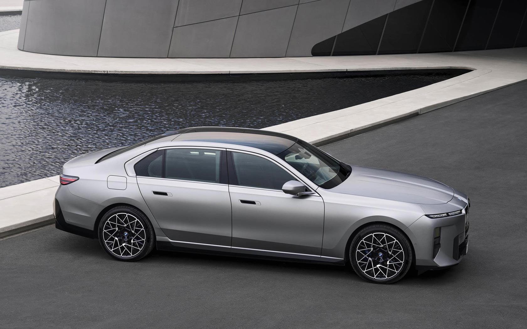 ���� BMW i7 