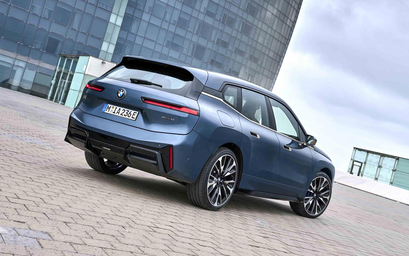  BMW iX 