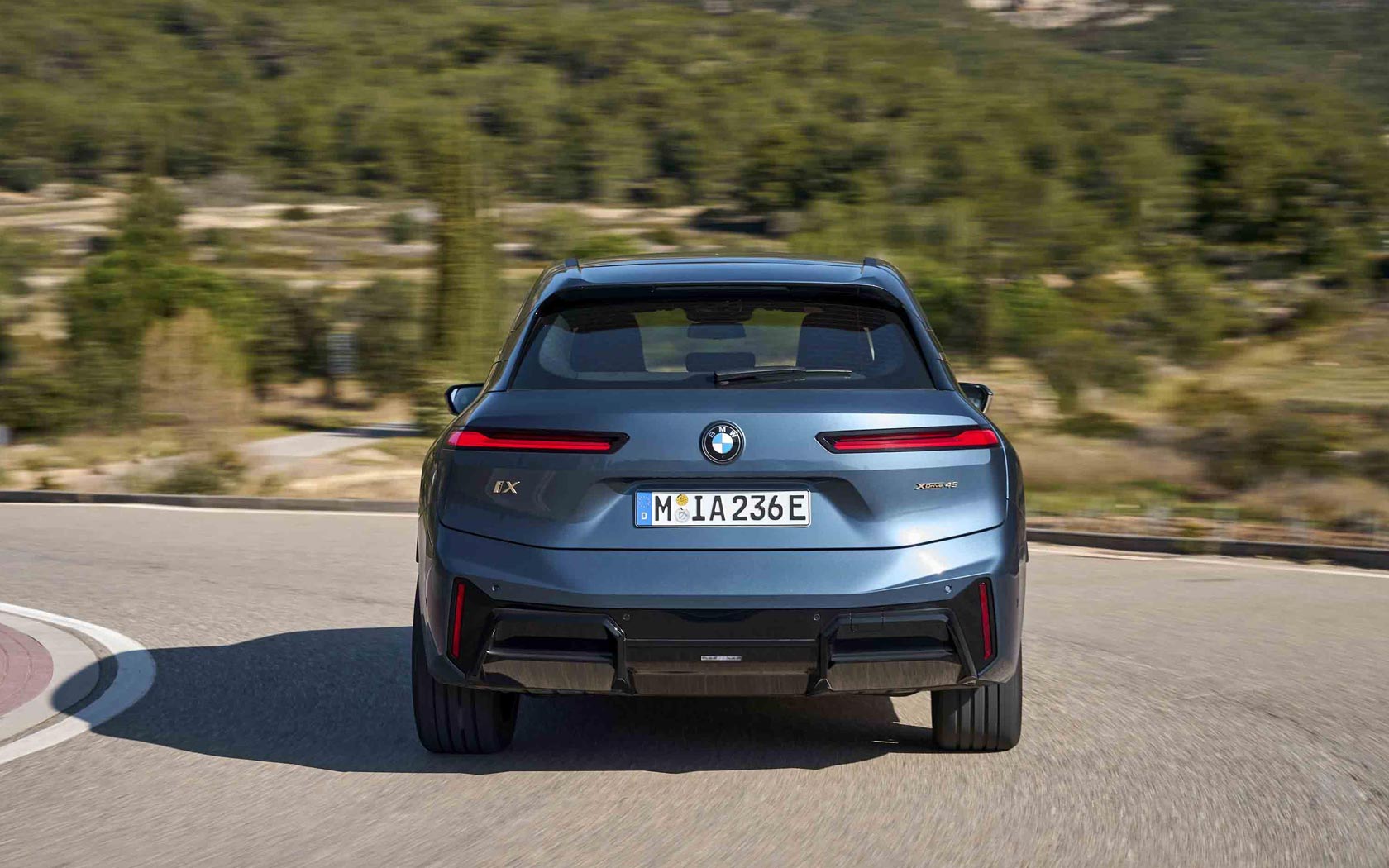  BMW iX 
