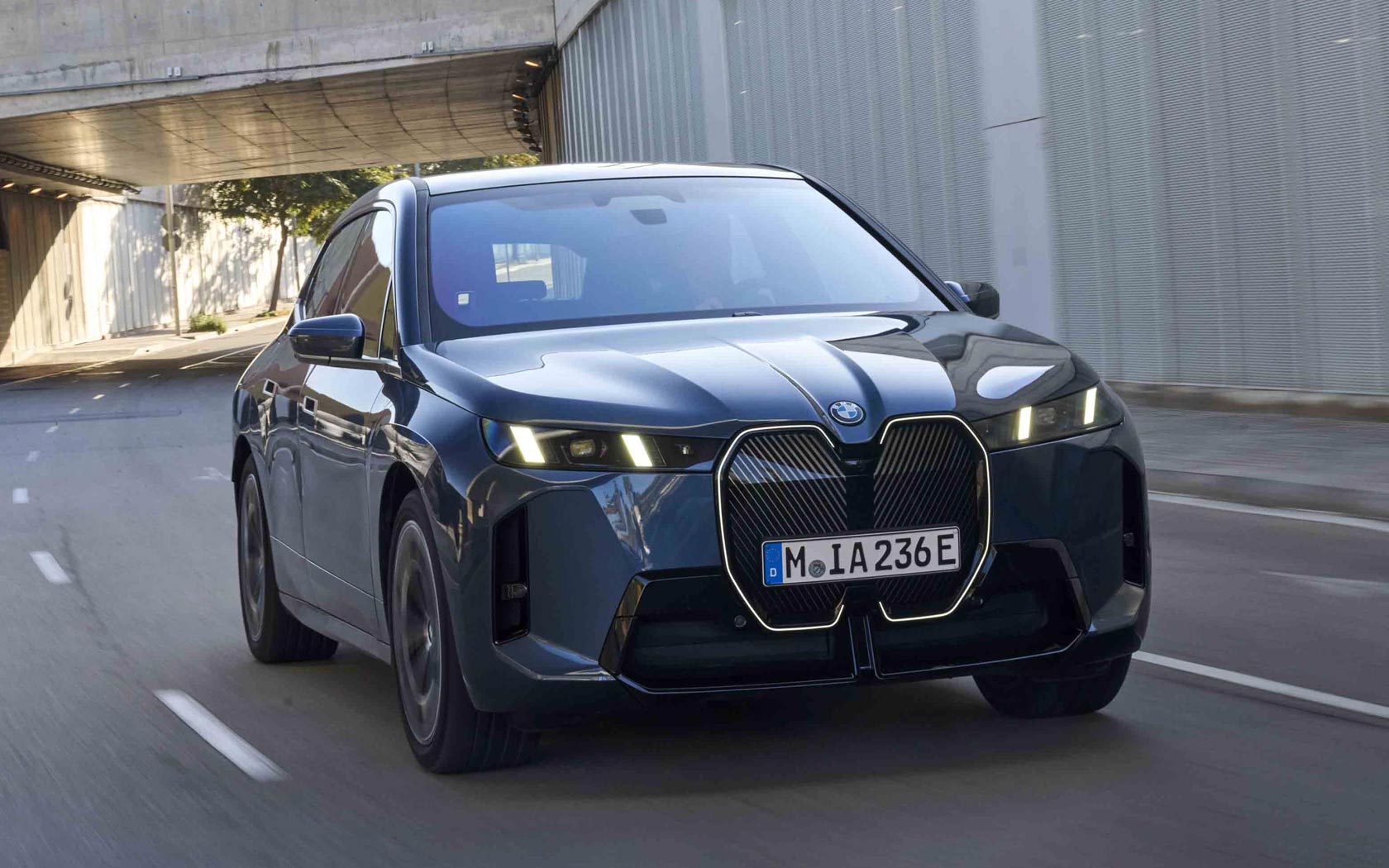  BMW iX 
