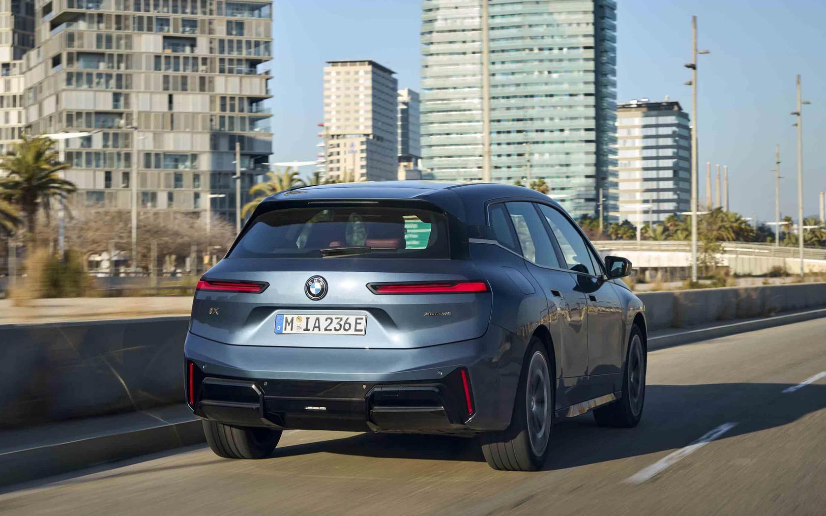  BMW iX 
