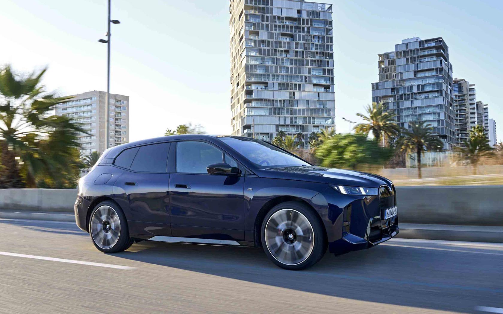  BMW iX M70 