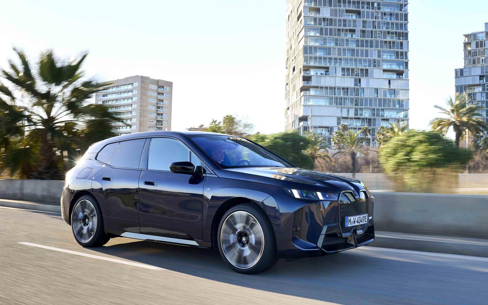  BMW iX M70 