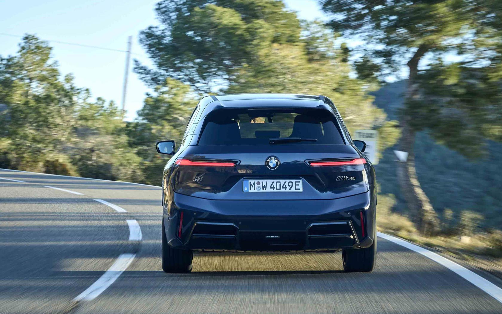  BMW iX M70 
