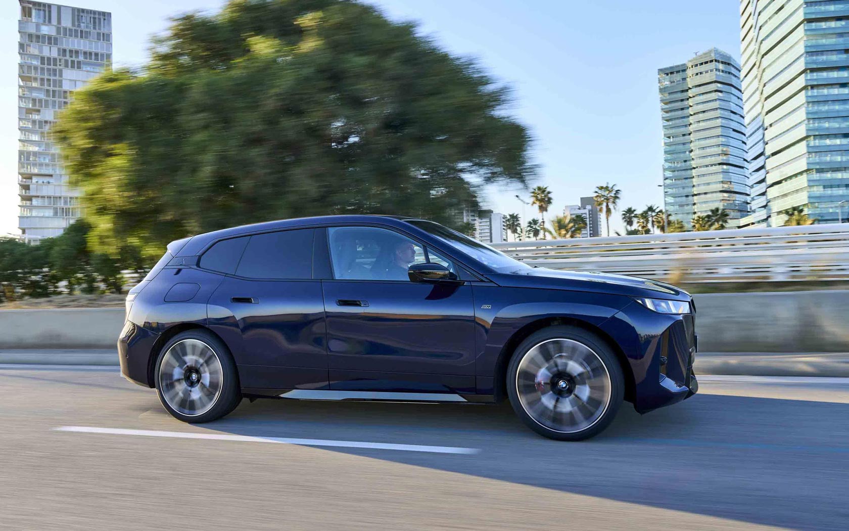  BMW iX M70 