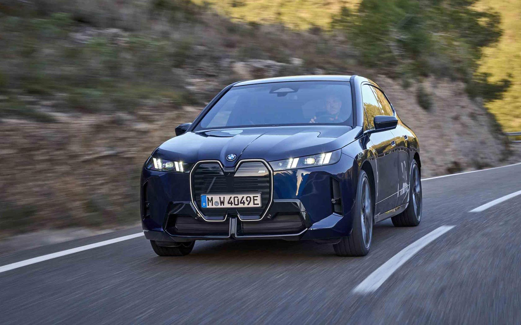  BMW iX M70 
