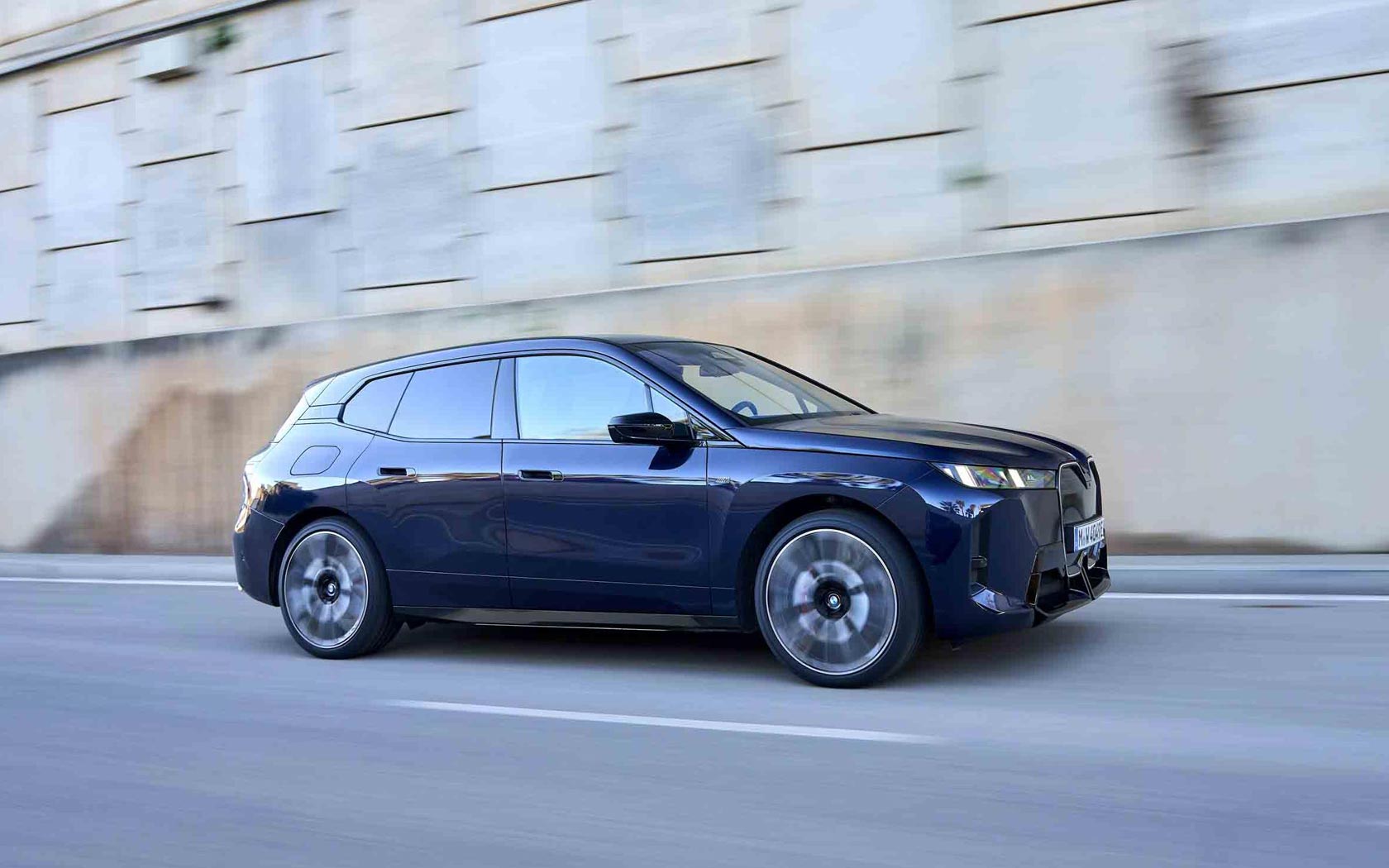  BMW iX M70 