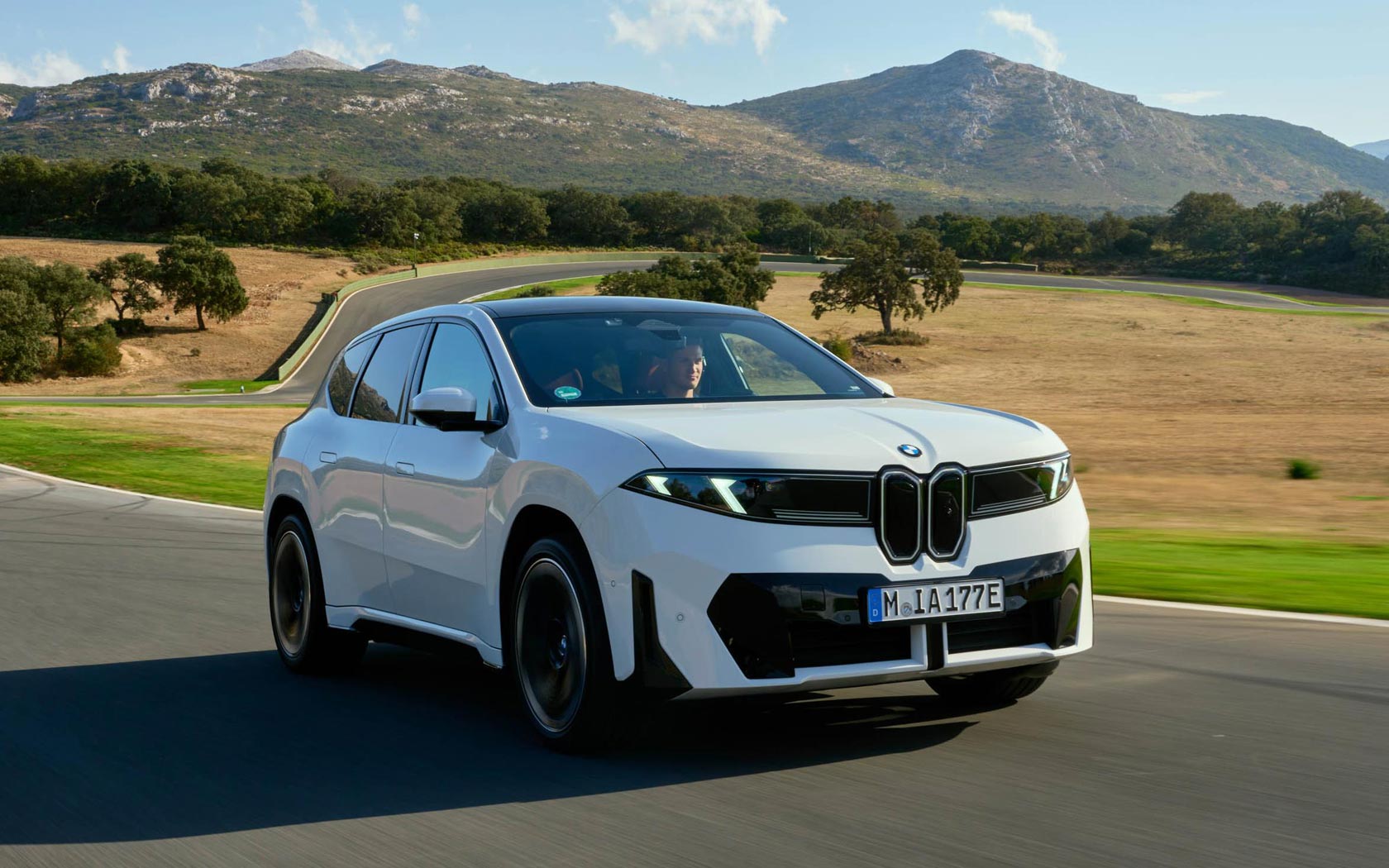 ���� BMW iX3 
