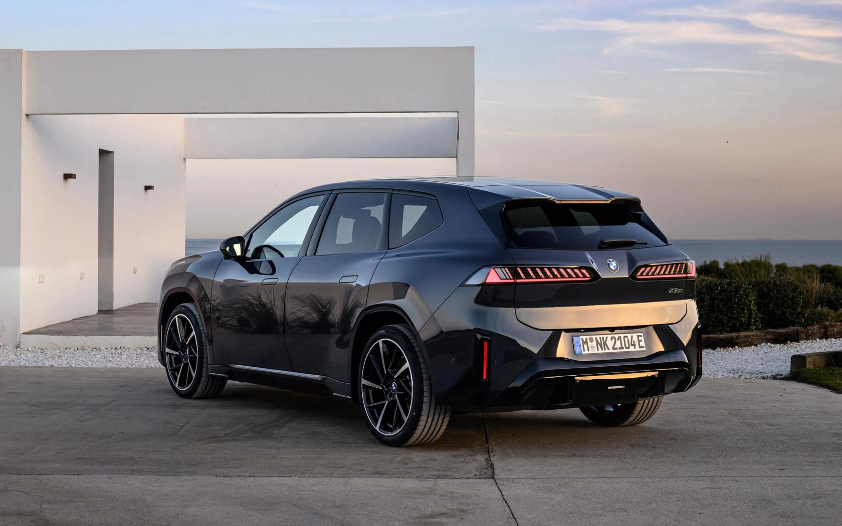 ���� BMW iX3 