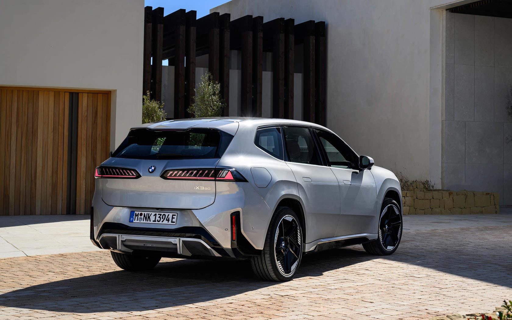 ���� BMW iX3 