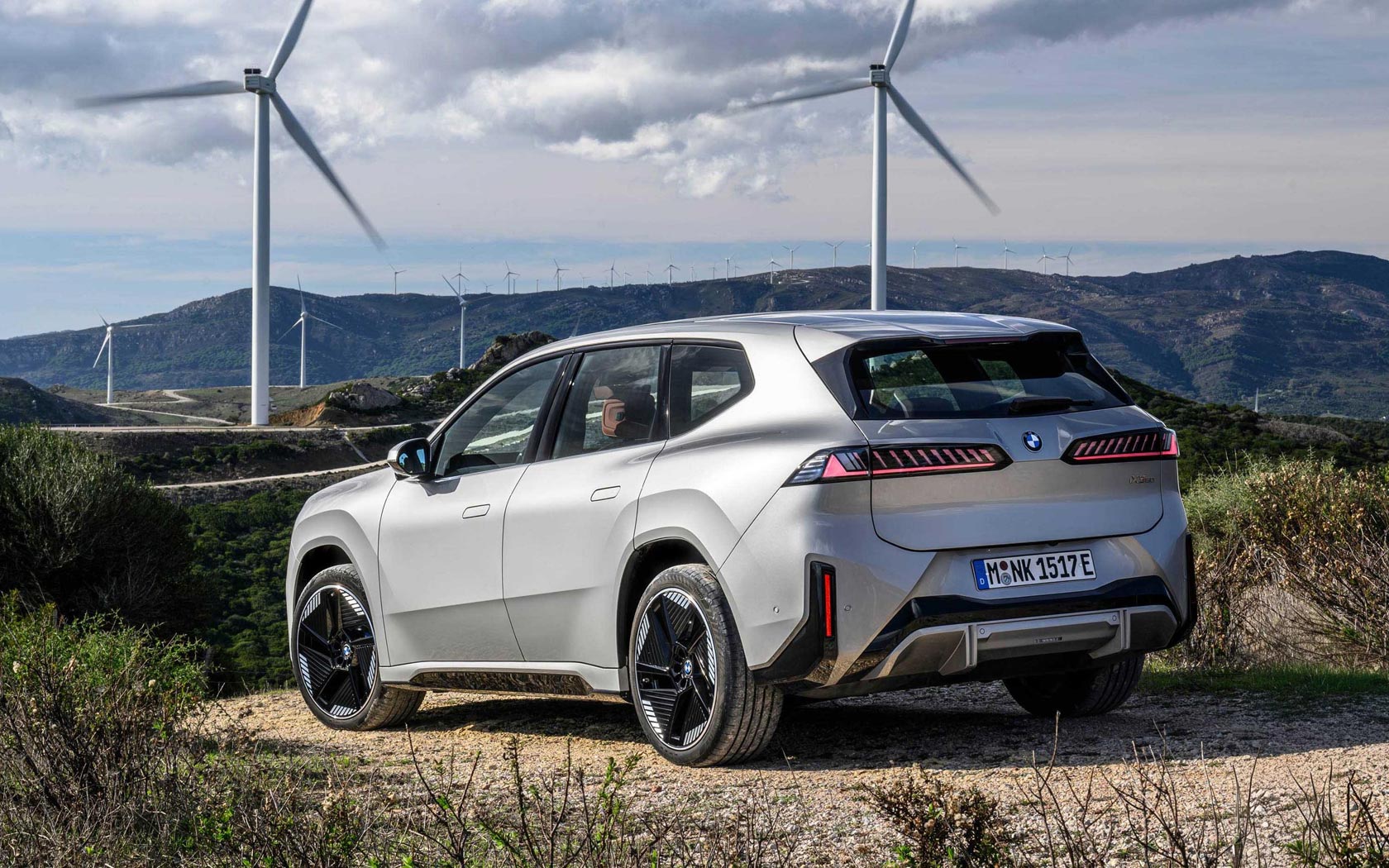 ���� BMW iX3 