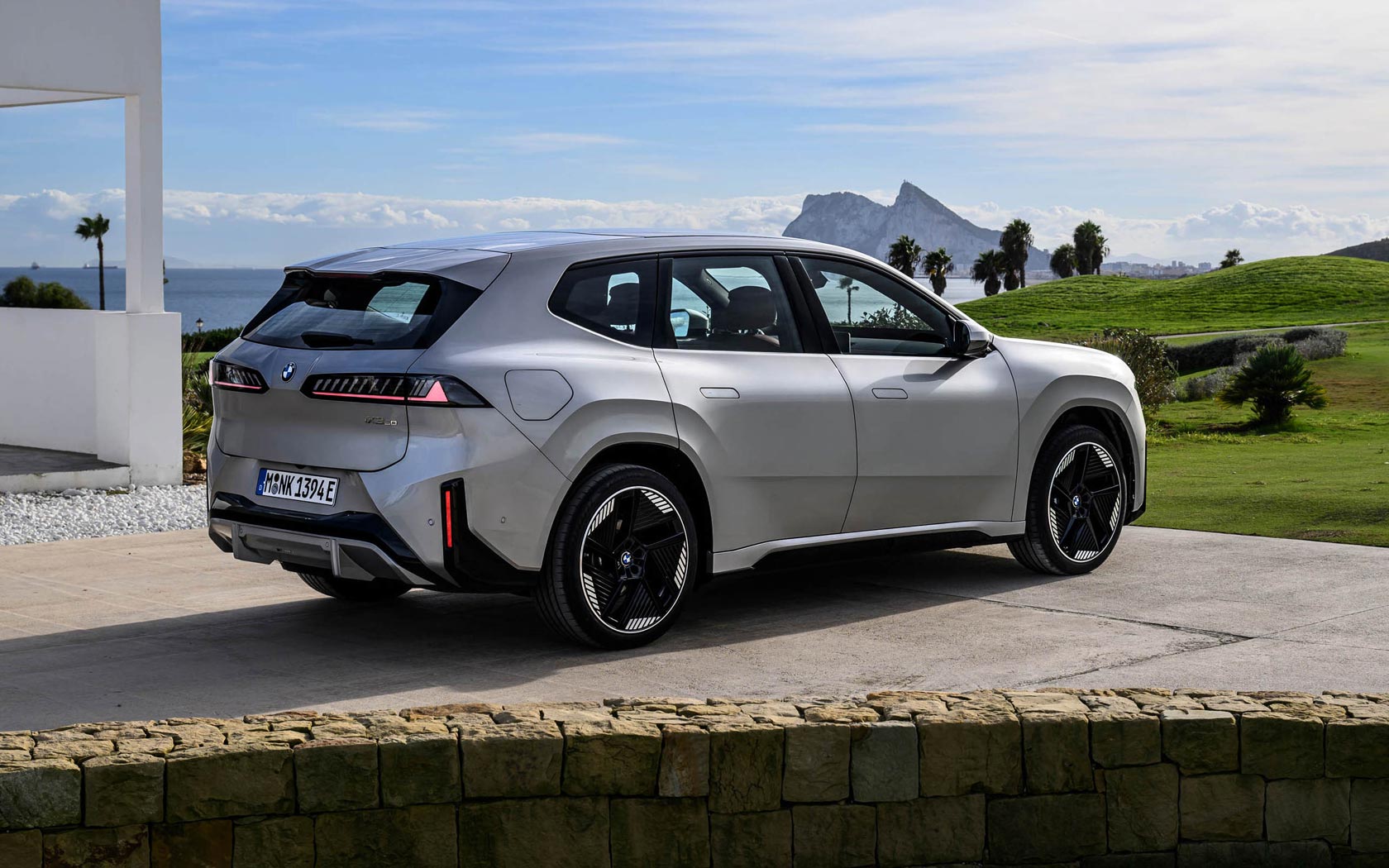 ���� BMW iX3 