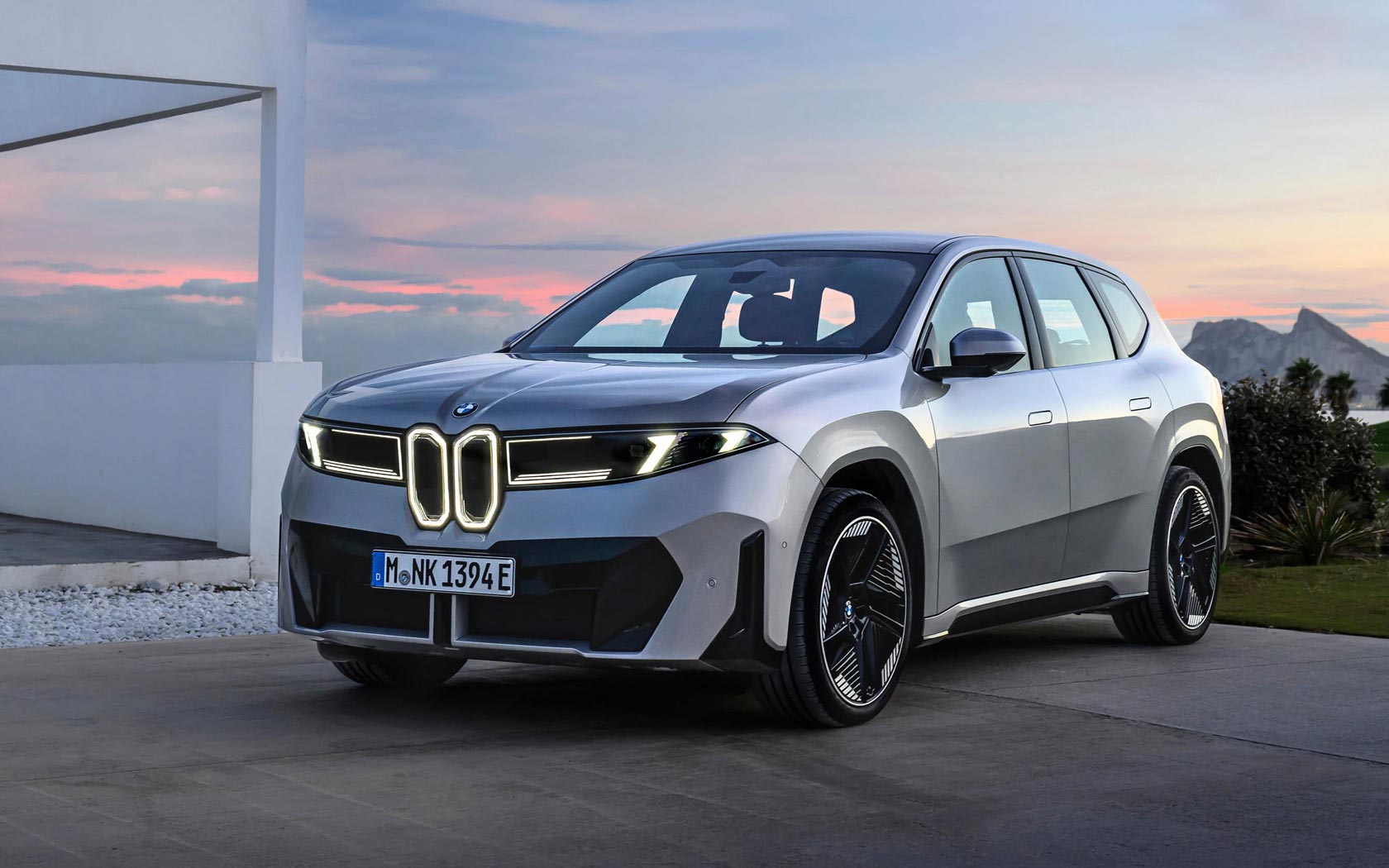 ���� BMW iX3 