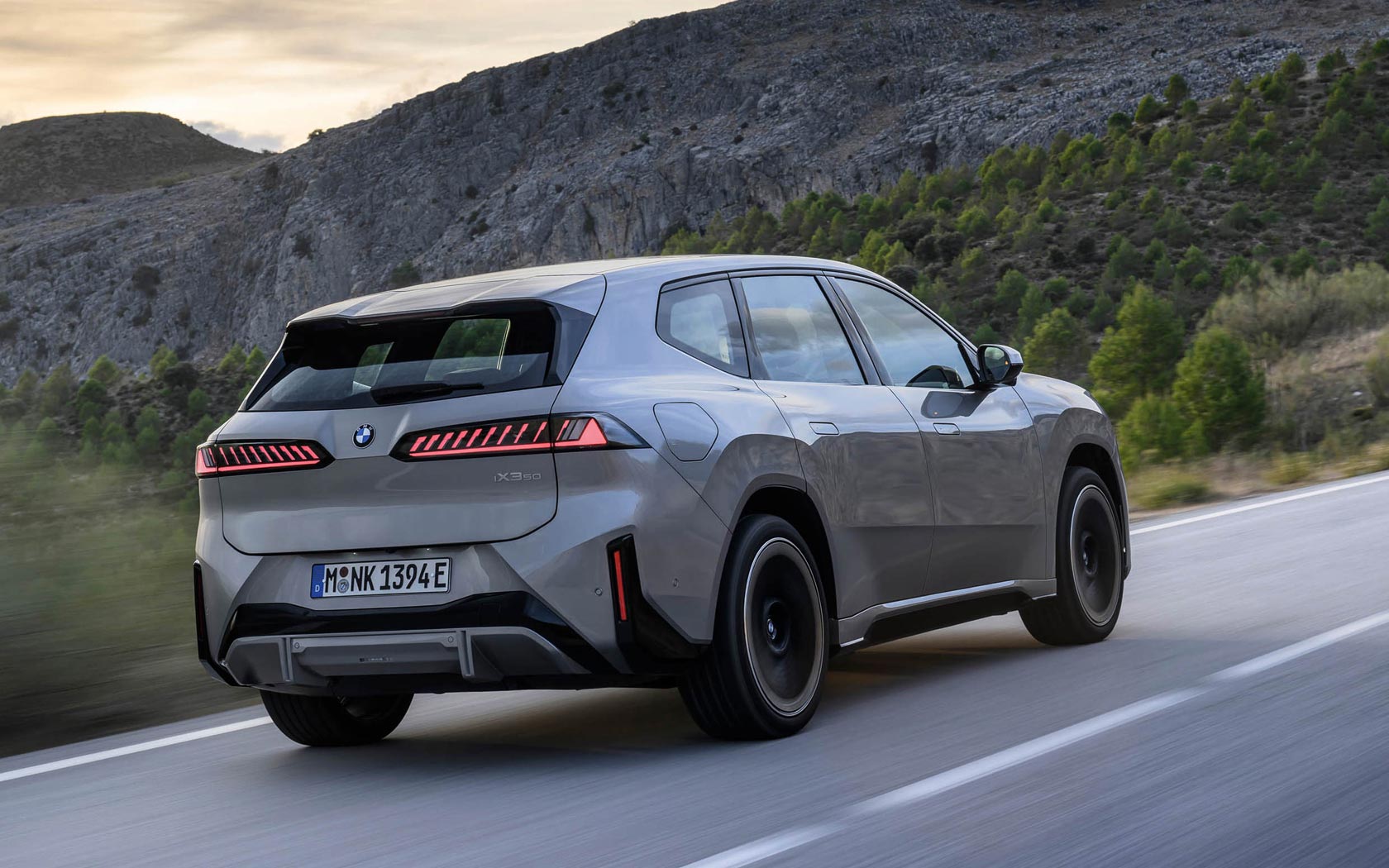 ���� BMW iX3 