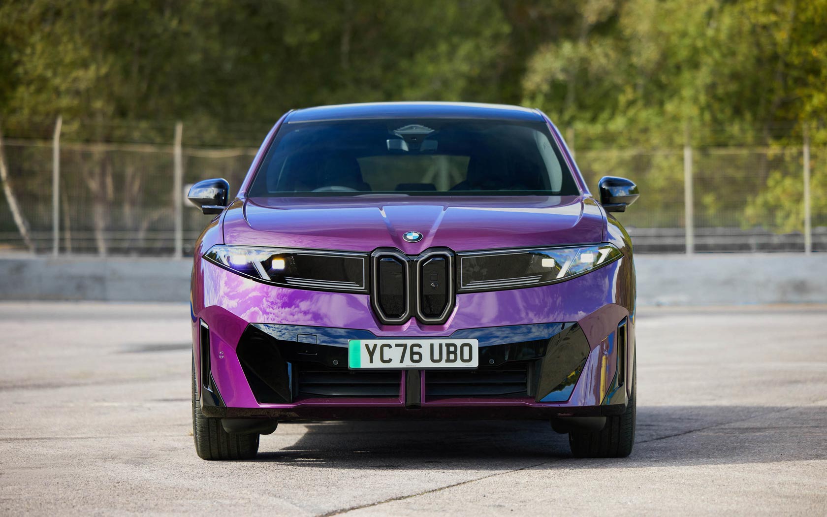 ���� BMW iX3 