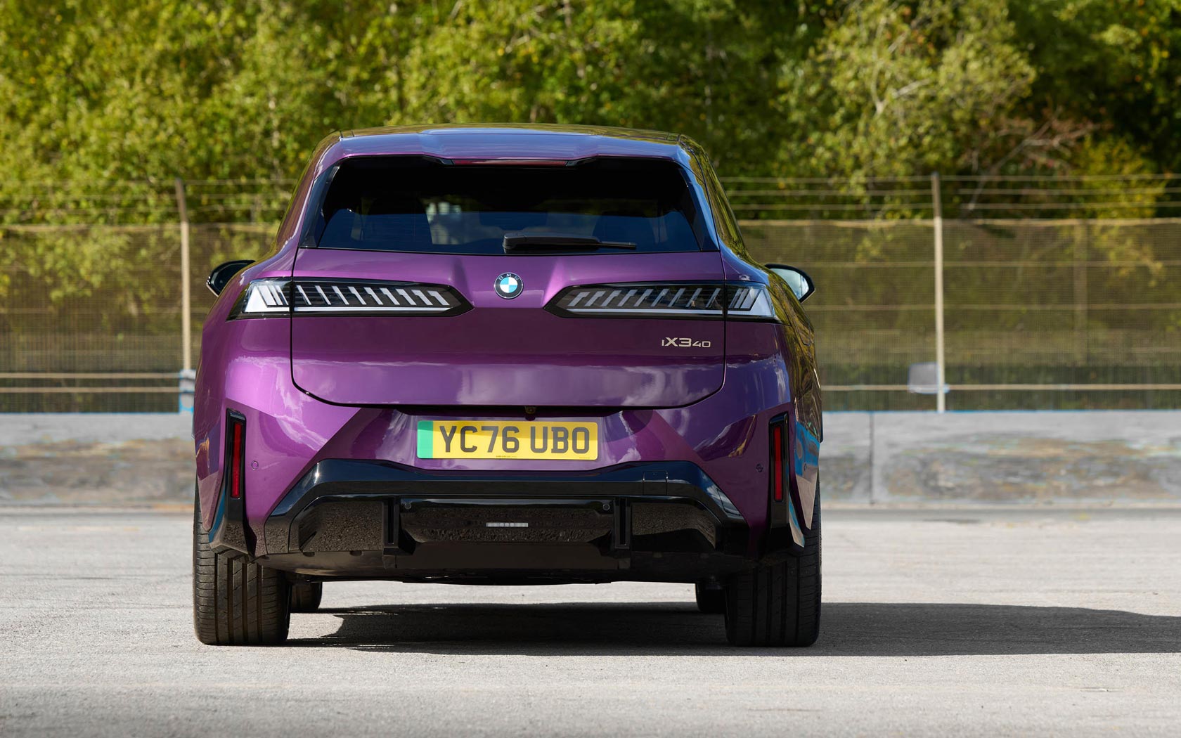 ���� BMW iX3 