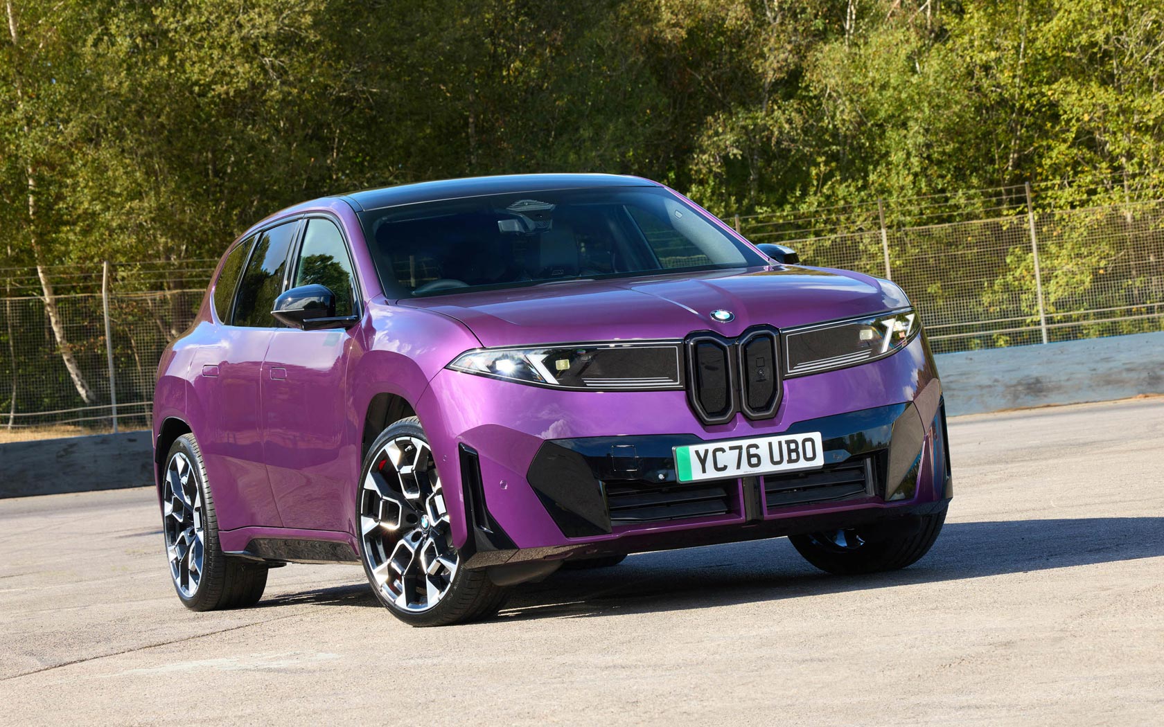 ���� BMW iX3 