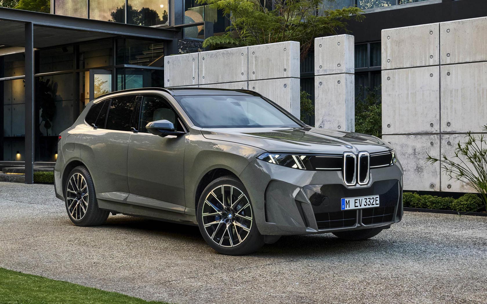 ���� BMW iX5 