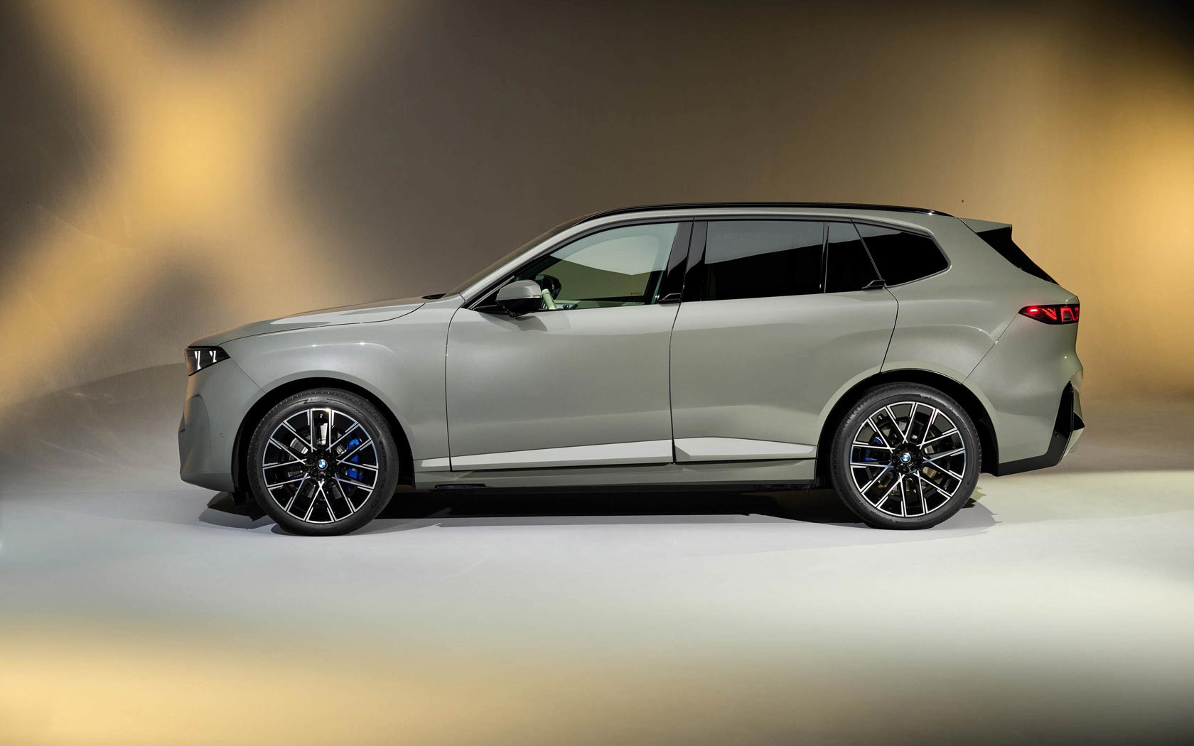 ���� BMW iX5 