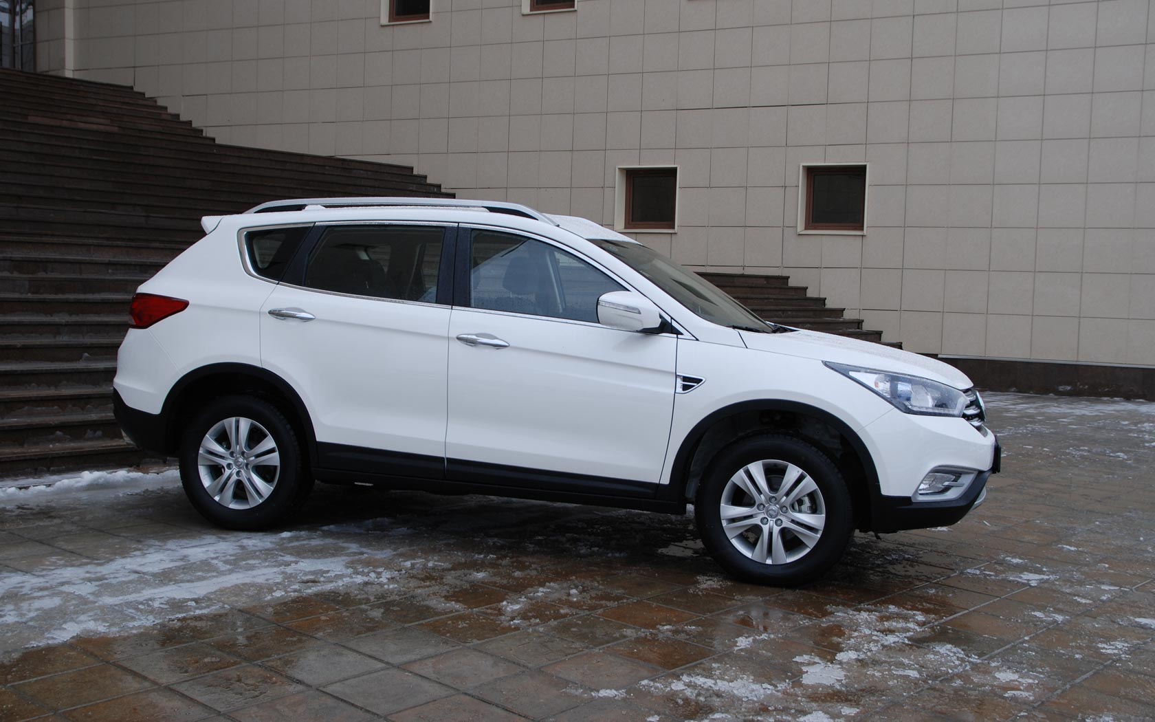  DongFeng AX7 
