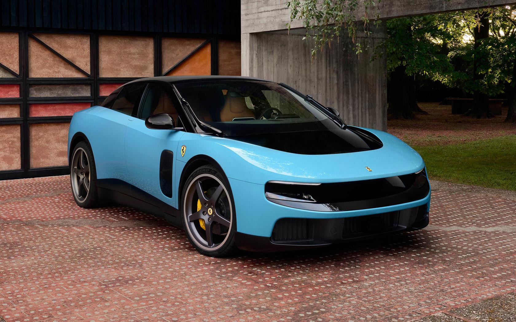 ���� Ferrari Luce 