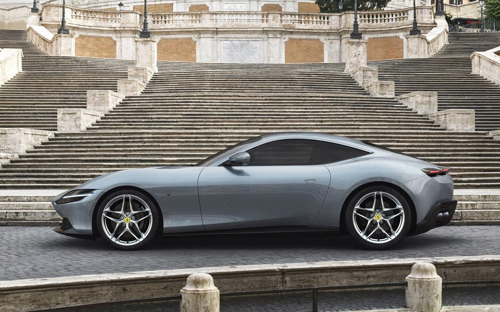  Ferrari Roma 