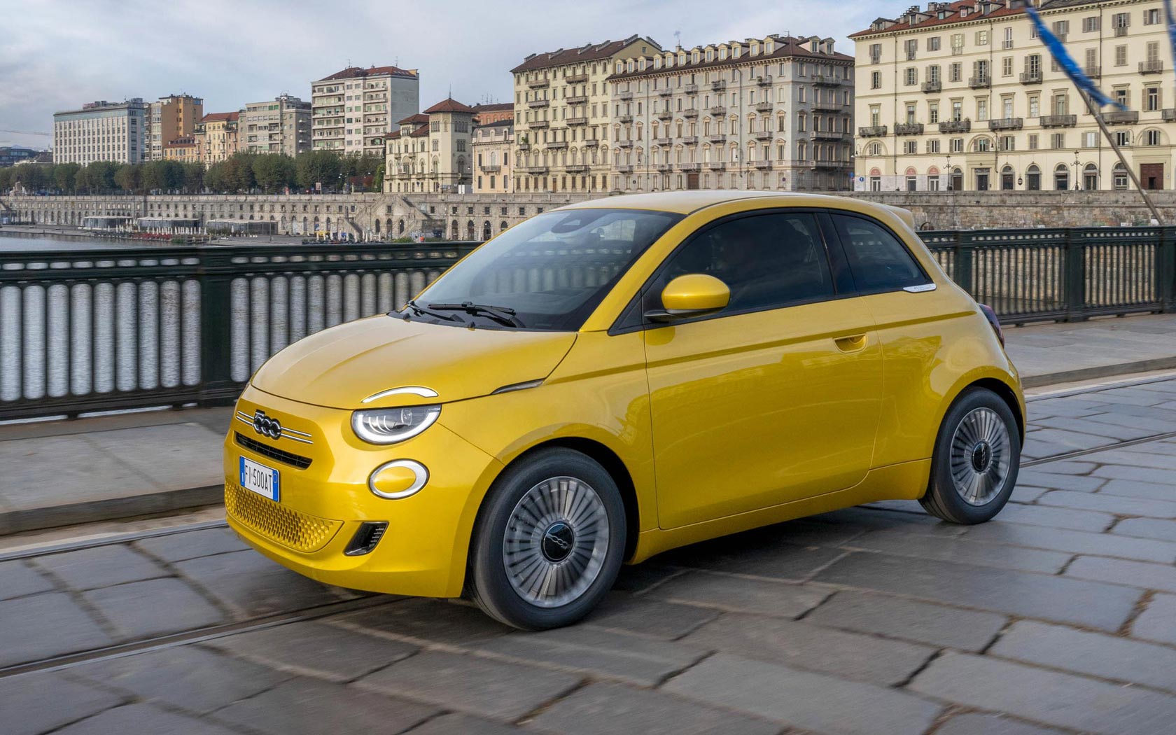 ���� FIAT 500 