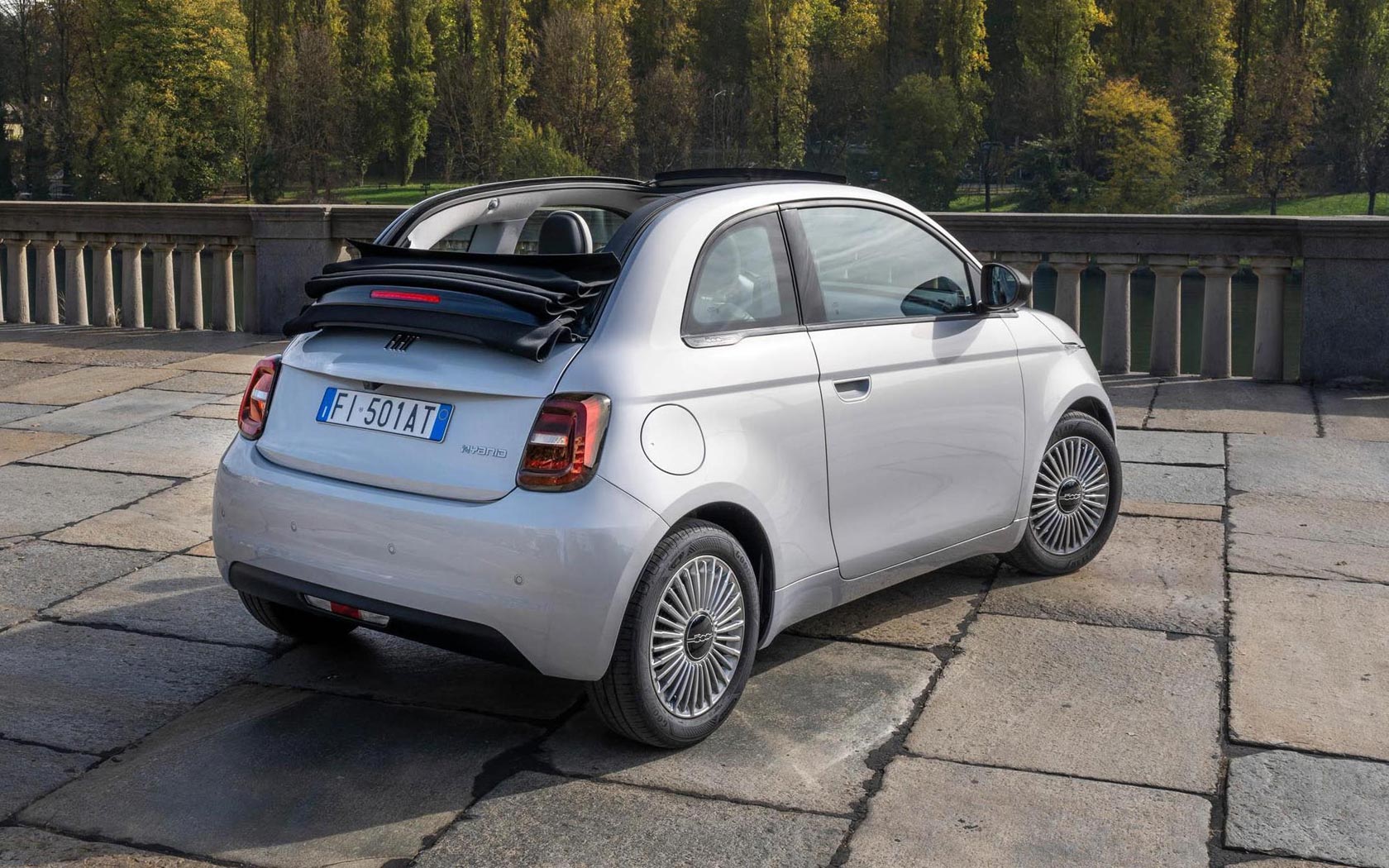 ���� FIAT 500C 