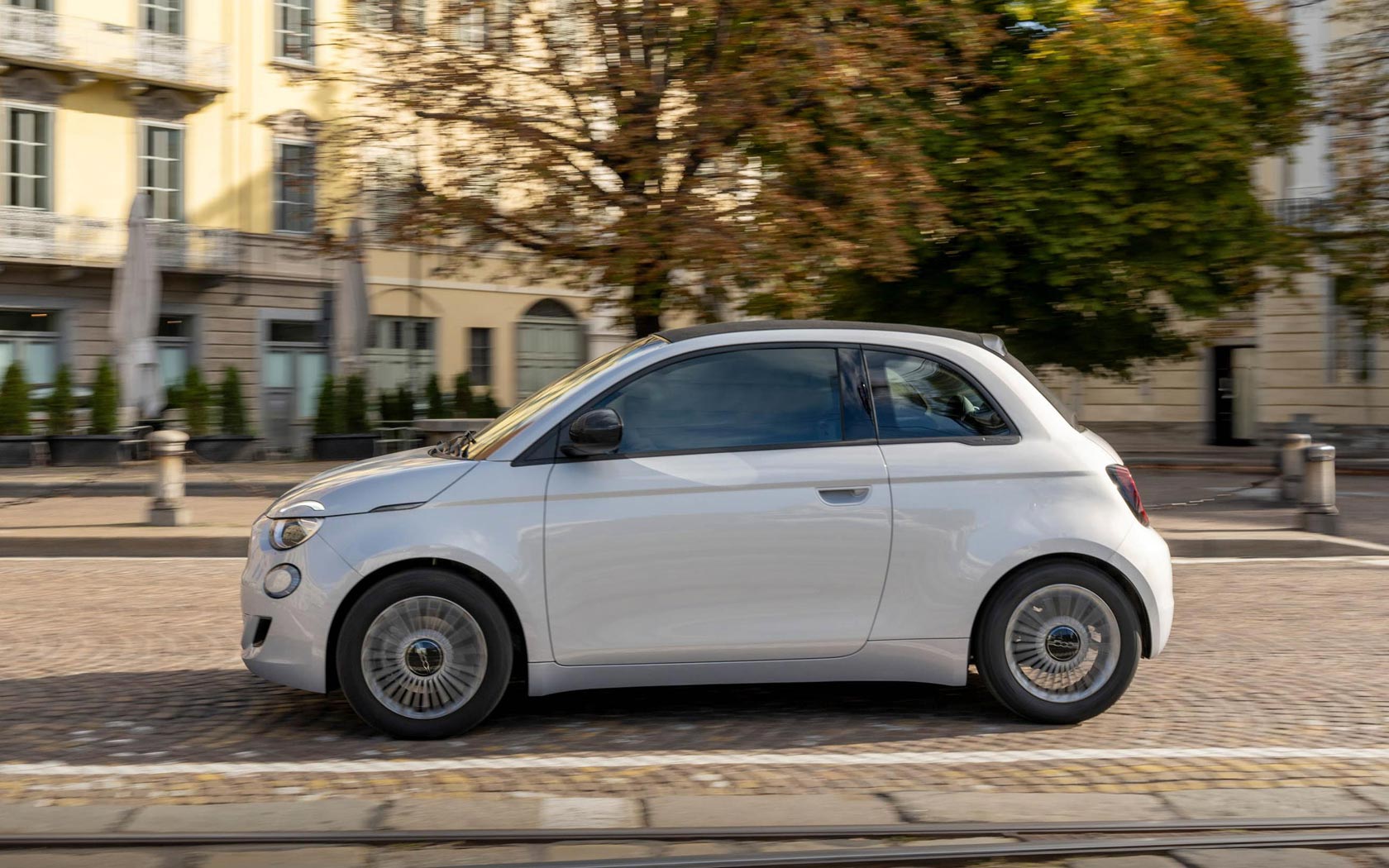 ���� FIAT 500C 