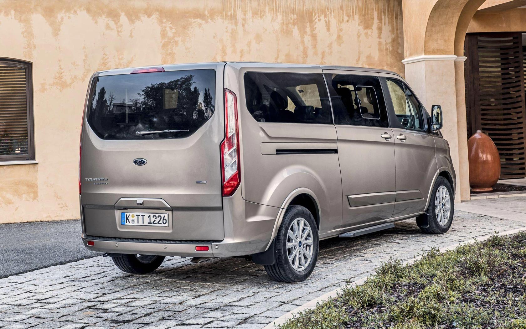  Ford Tourneo Custom LWB (2017-2023)