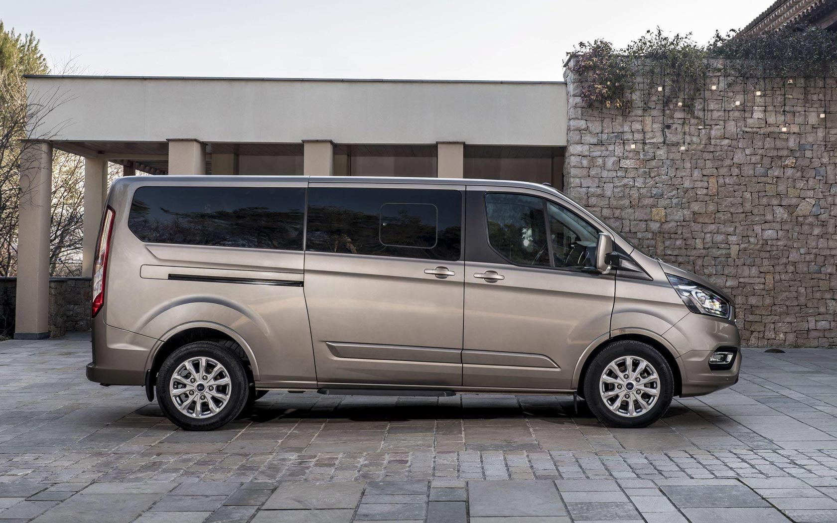  Ford Tourneo Custom LWB (2017-2023)