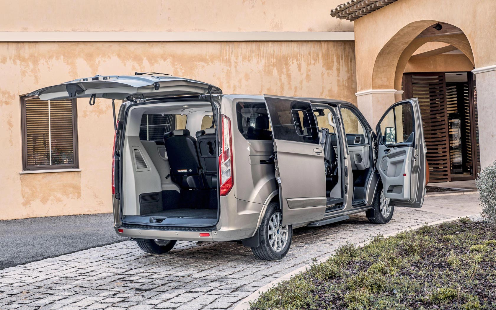  Ford Tourneo Custom LWB (2017-2023)