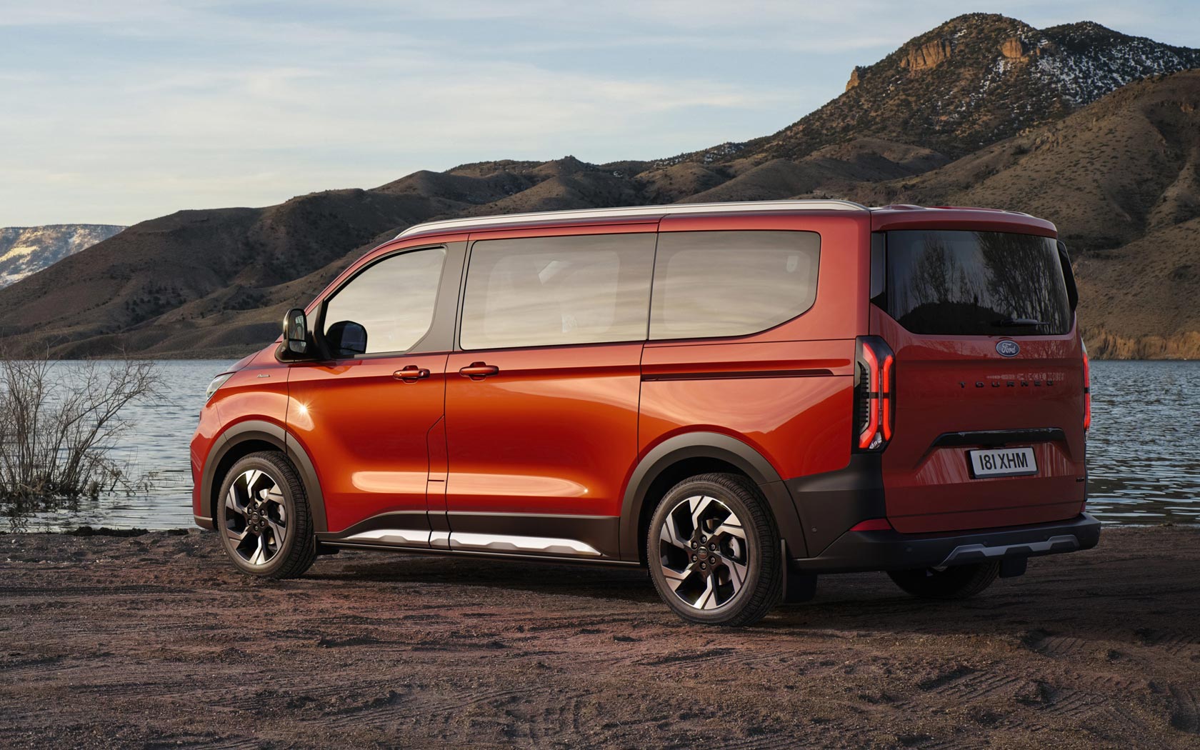  Ford Tourneo Custom 
