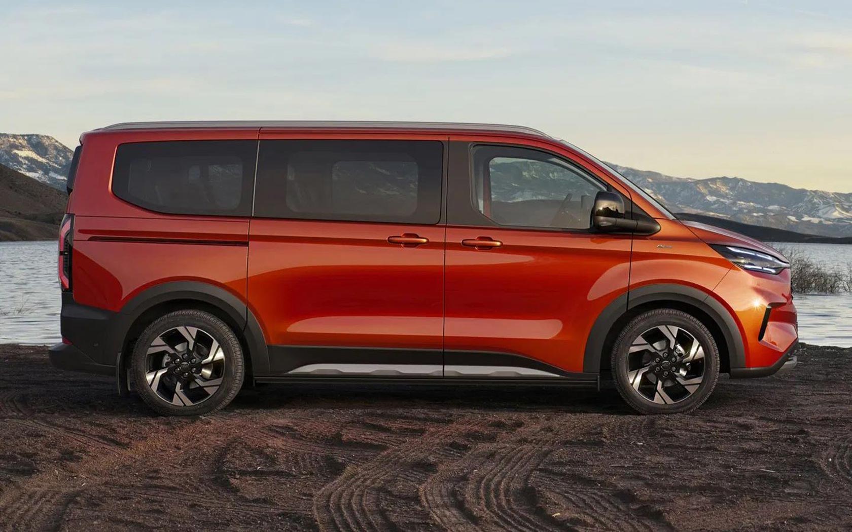  Ford Tourneo Custom 