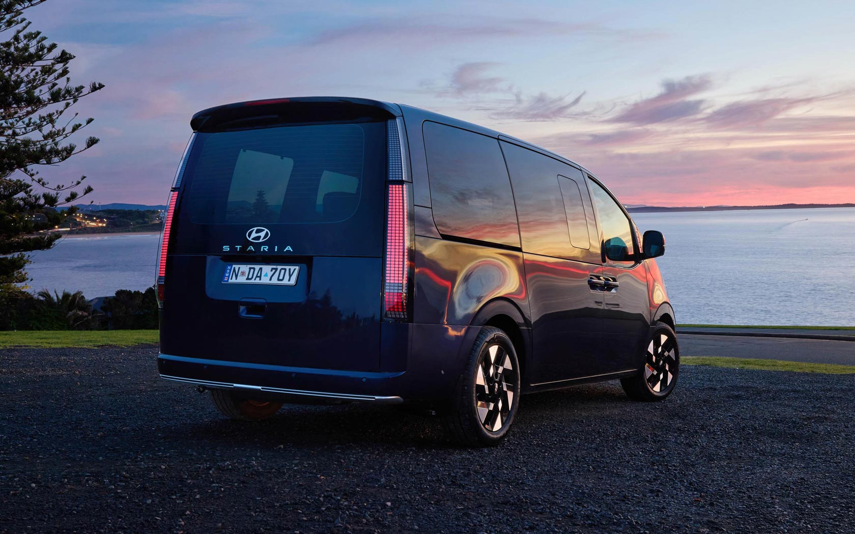 ���� Hyundai Staria 