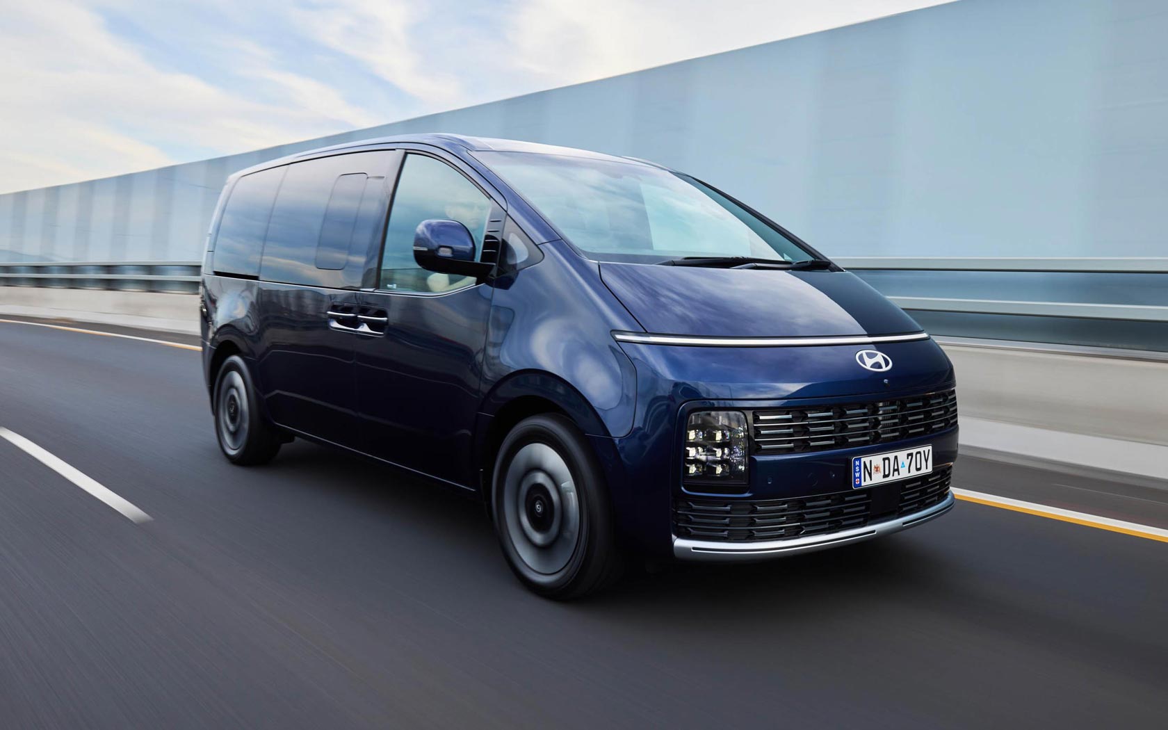 ���� Hyundai Staria 
