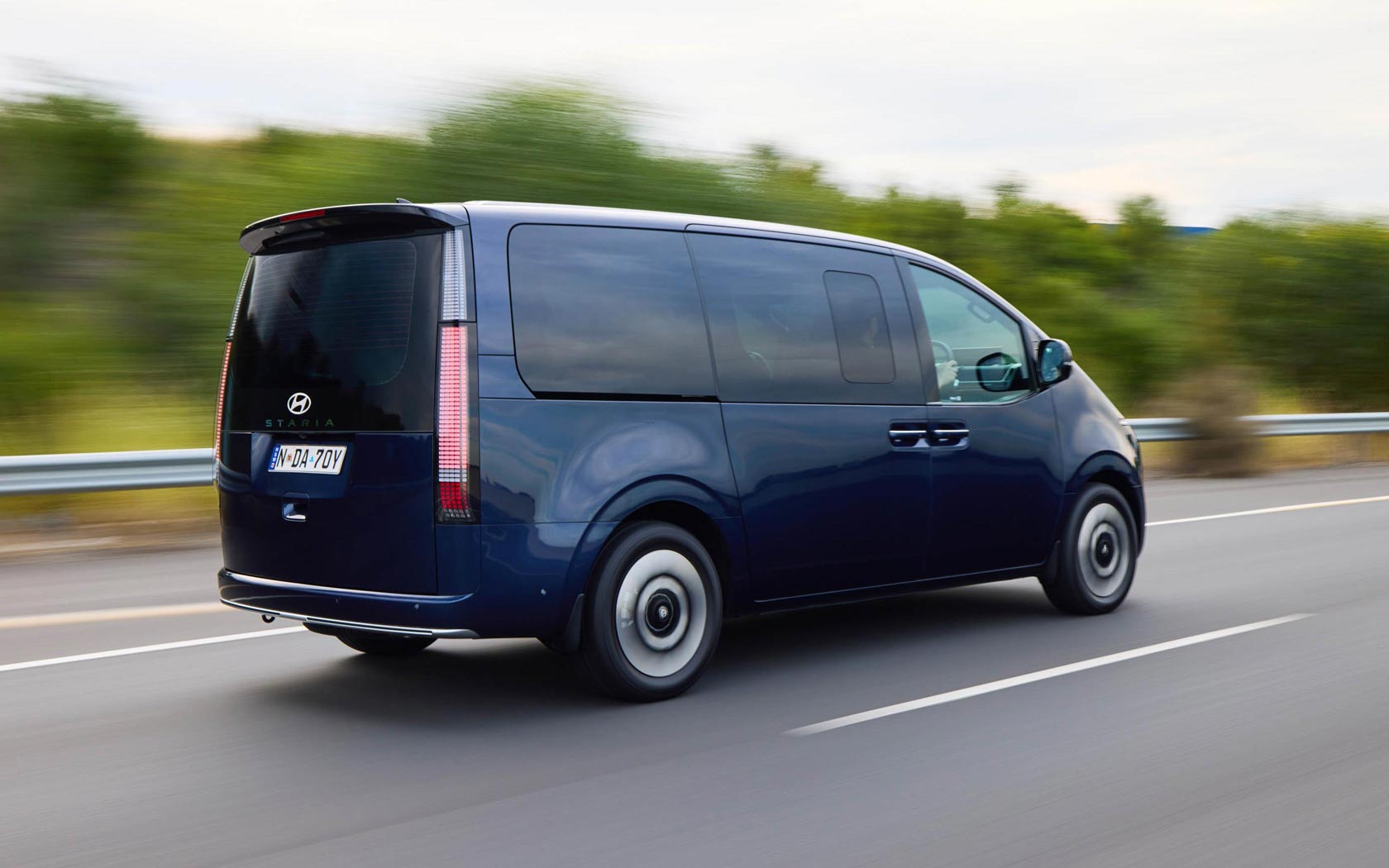 ���� Hyundai Staria 