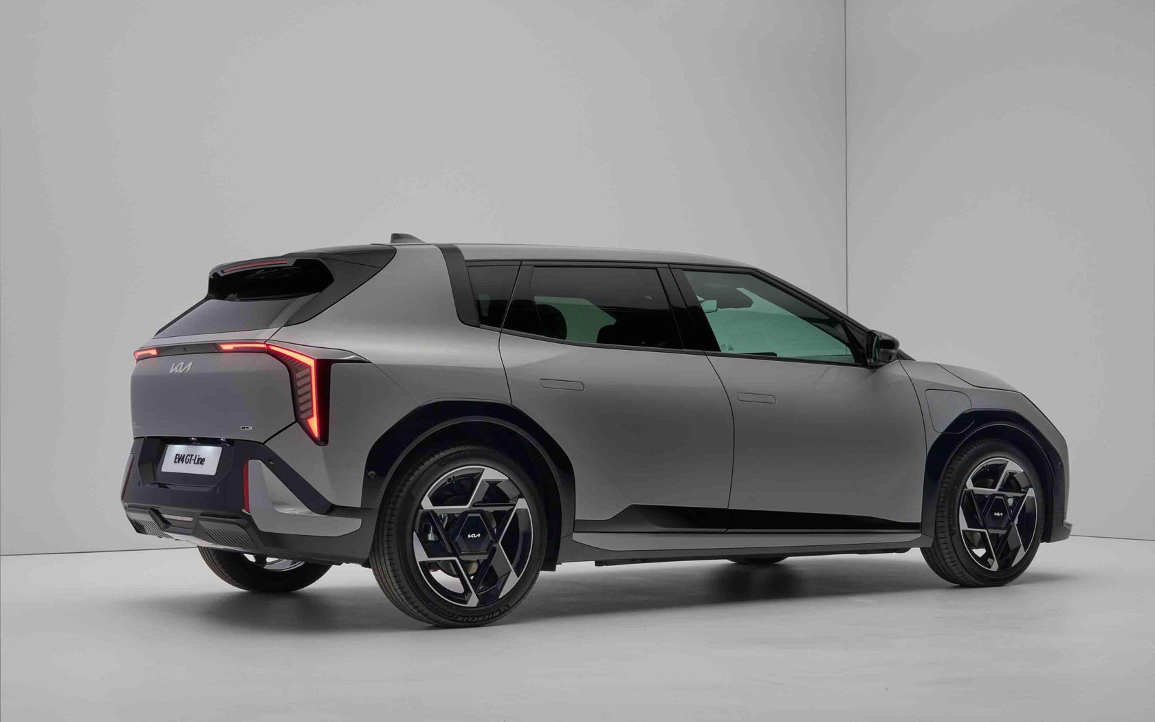  Kia EV4 