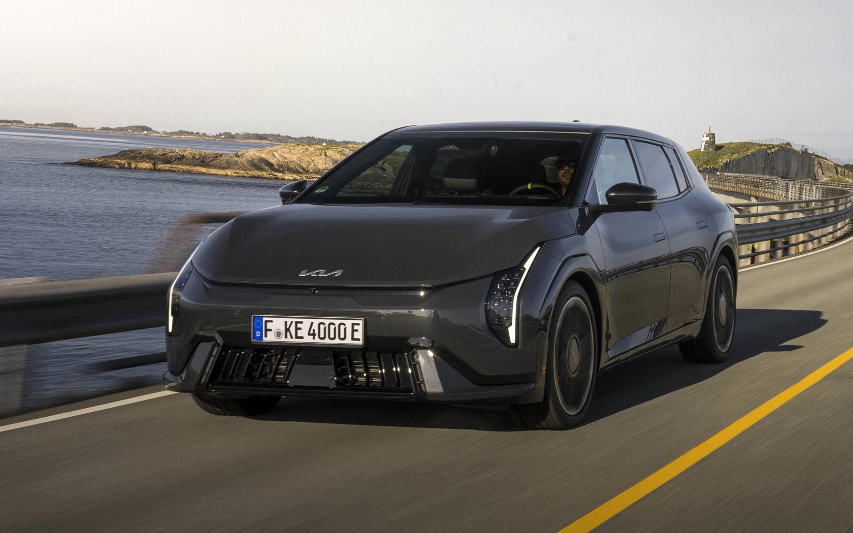 ���� Kia EV4 GT 