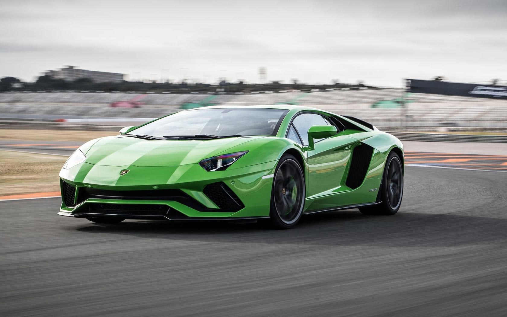 Lamborghini Aventador s зеленая